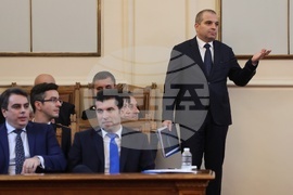 Парламент - извънредно заседание