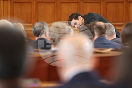 Парламент - извънредно заседание