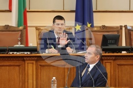 Парламент - извънредно заседание