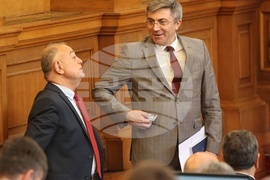 Парламент - извънредно заседание