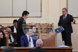 Парламент - извънредно заседание