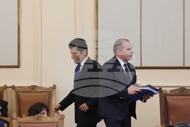 Парламент - извънредно заседание