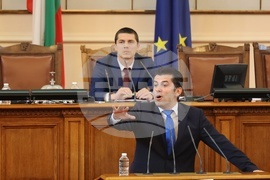 Парламент - извънредно заседание