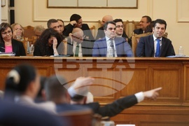 Парламент - извънредно заседание