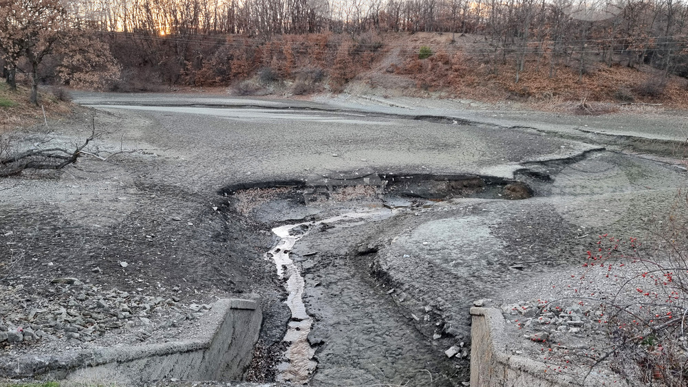 Село Мандра - язовир - източване