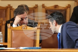 Парламент - извънредно заседание