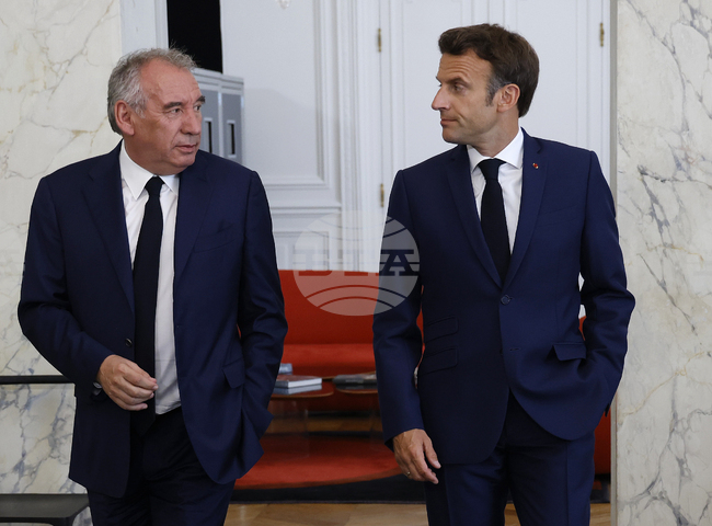 Макрон ще се срещне с френския политик Франсоа Байру в Елисейския дворец