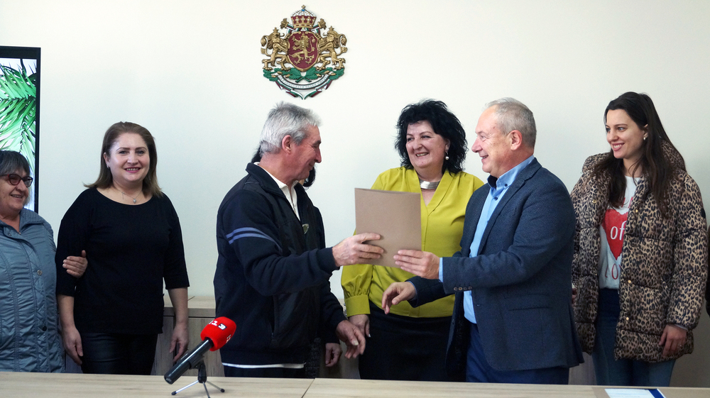 Община Търговище: Връчиха наградите на отличените в конкурса „Да украсим за Коледа община Търговище“