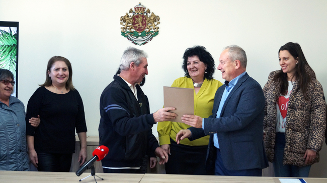 Община Търговище: Връчиха наградите на отличените в конкурса „Да украсим за Коледа община Търговище“