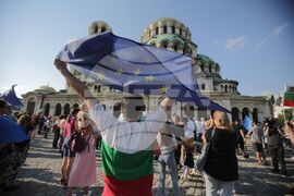 Правителство - подкрепа - демонстрация