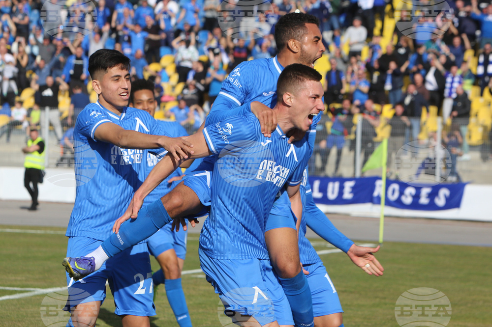 Каса Пиа победи Бенфика, Адриан Краев гледа от трибуните