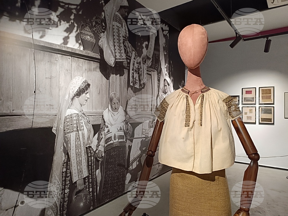 Румъния - “ия” (ia) - традиционна женска блуза