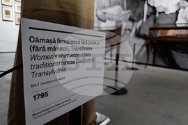 Румъния - “ия” (ia) - традиционна женска блуза