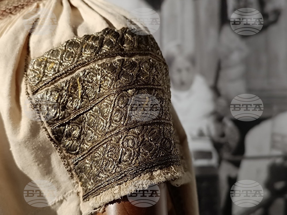 Румъния - “ия” (ia) - традиционна женска блуза