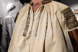 Румъния - “ия” (ia) - традиционна женска блуза