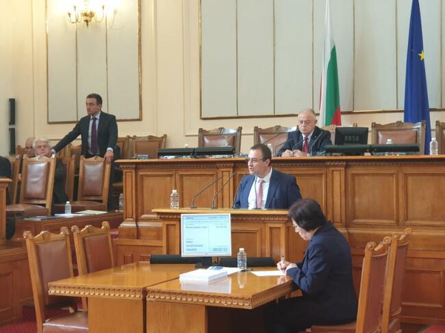 Министър Иванов към народните представители: Подкрепата на вота на недоверие е хвърляне на държавата в хаос