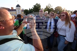 Правителство - подкрепа - демонстрация