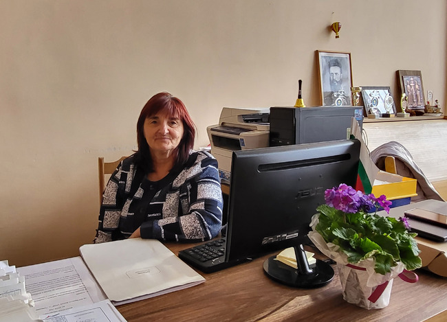 За мен е чест да съм секретар на читалище с патрон Христо Ботев в Говедарци, каза за БТА Спаска Костова