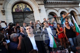 Правителство - подкрепа - демонстрация