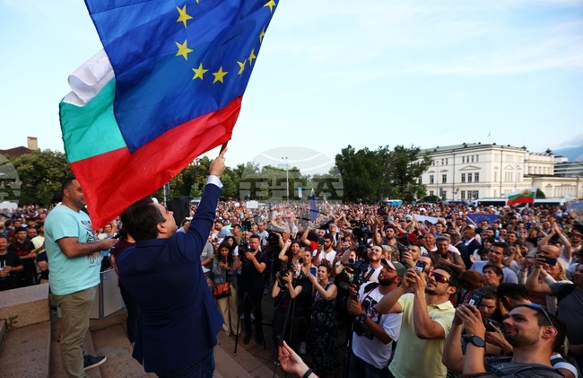 Правителство - подкрепа - демонстрация