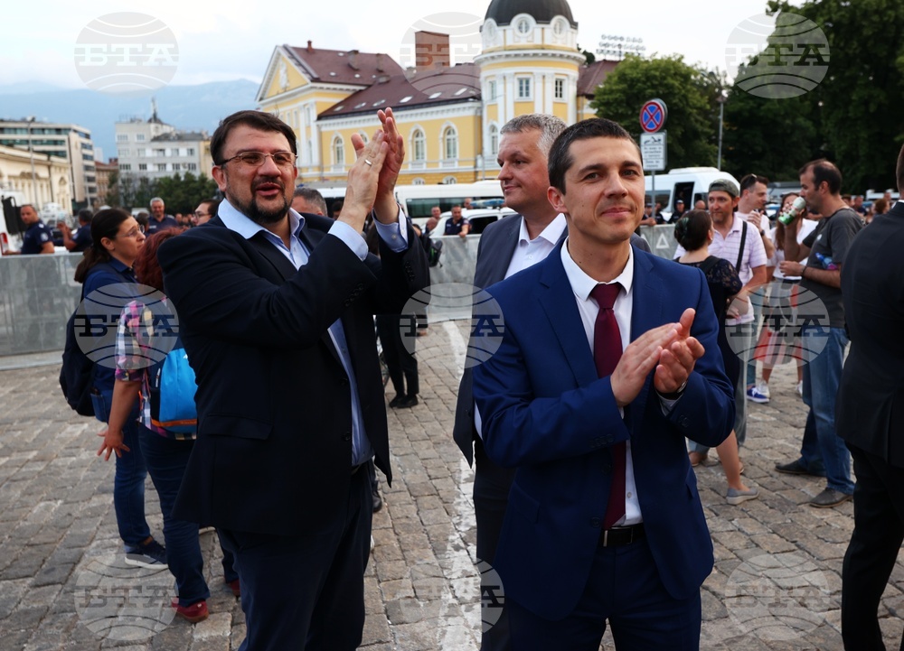 Правителство - подкрепа - демонстрация