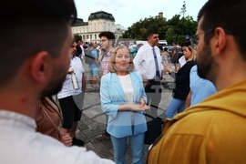 Правителство - подкрепа - демонстрация