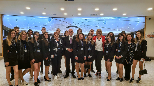 Група от България посети ЕП по покана на Илхан Кючюк