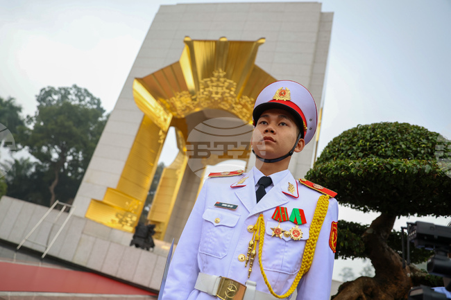  Виетнам - Паметник на героите и мъчениците - полагане на венец - Росен Желязков