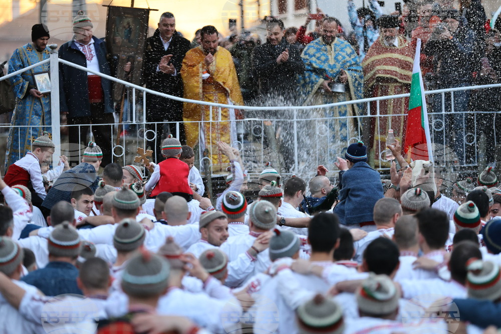 Калофер - Богоявление - мъжко хоро