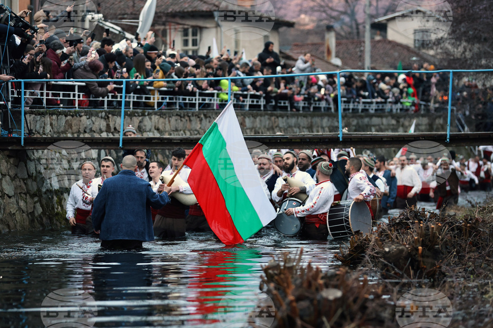 Калофер - Богоявление - мъжко хоро