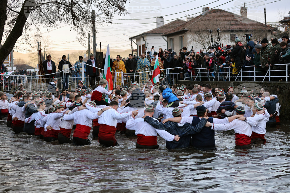 Калофер - Богоявление - мъжко хоро