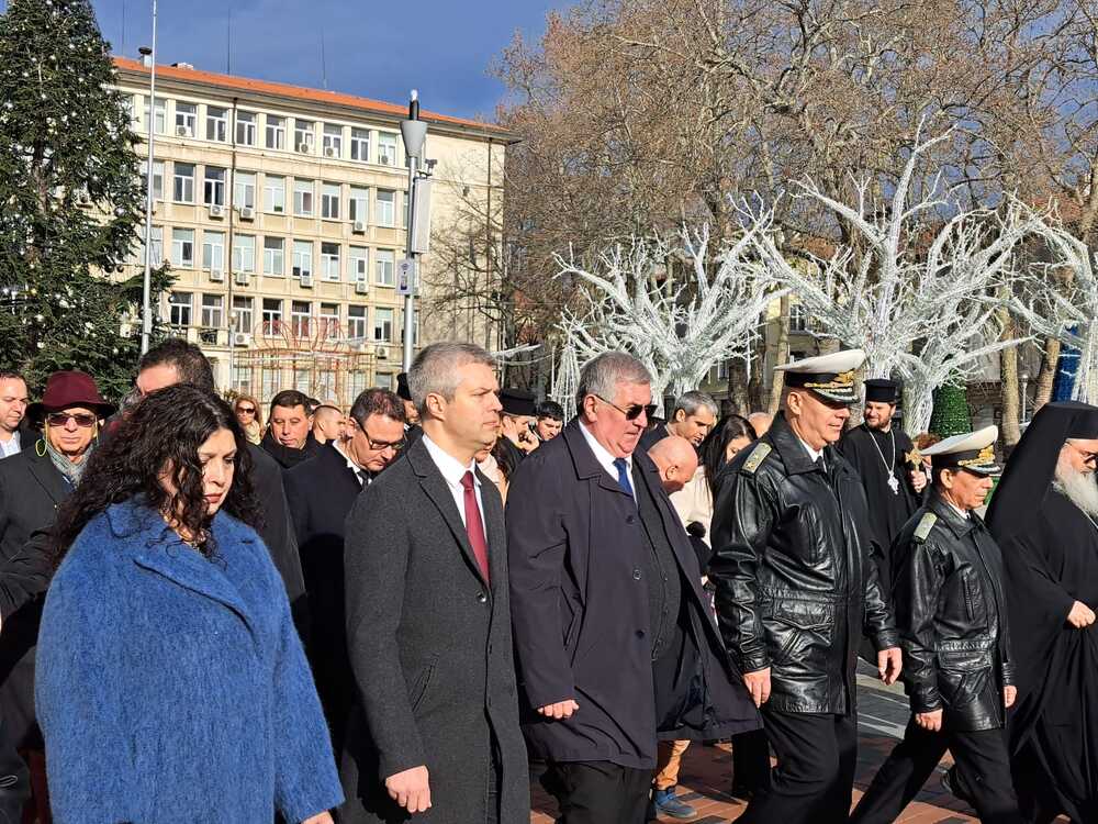 Община Варна: Кметът Благомир Коцев взе участие в ритуала по освещаване на бойните знамена