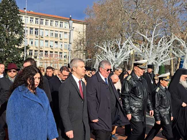 Община Варна: Кметът Благомир Коцев взе участие в ритуала по освещаване на бойните знамена