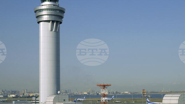 Япония забранява от април използване на външни батерии по време на полет, съобщи Киодо