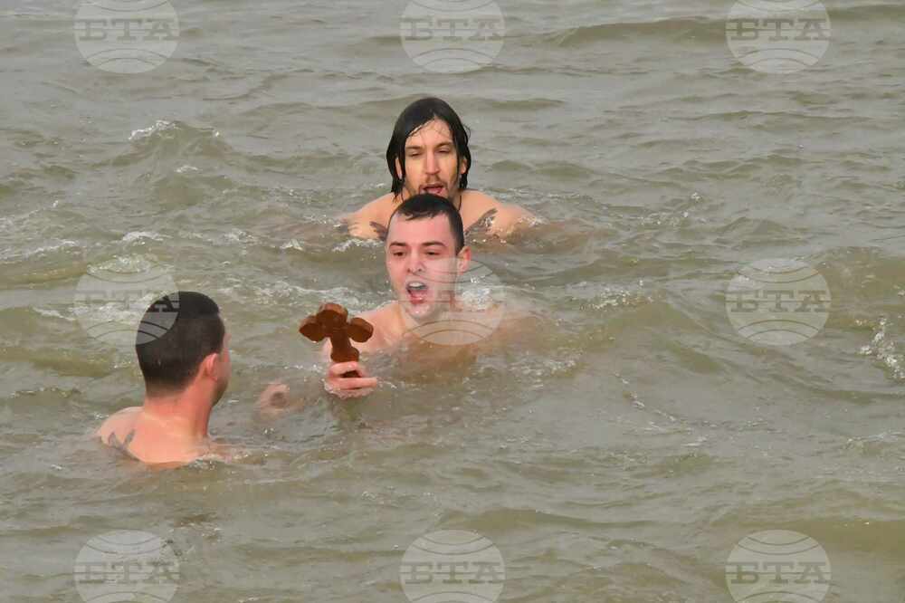 Двадесет и две годишен студент извади кръста от водите на Дунав край Силистра