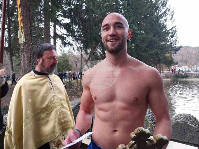 Перник - спасяване на Светия кръст