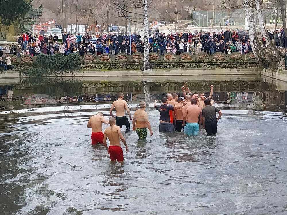 Перник - спасяване на Светия кръст