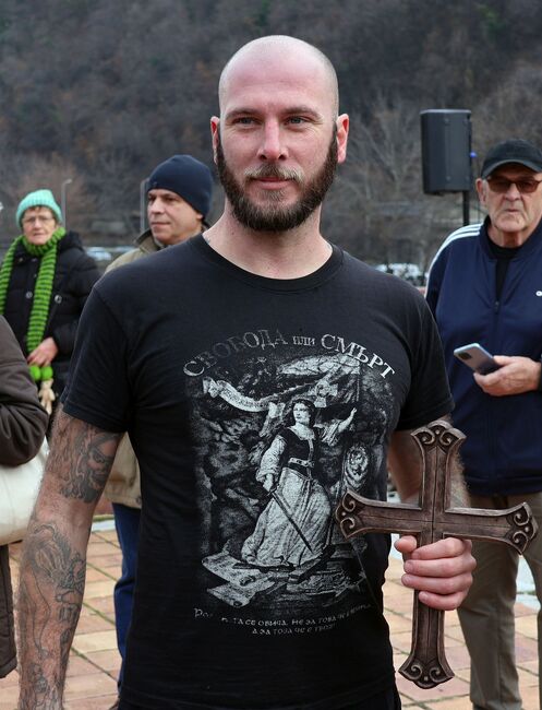 Община Ловеч: Спасилият светия кръст на Йордановден Рони дарява паричната си награда за деца в нужда