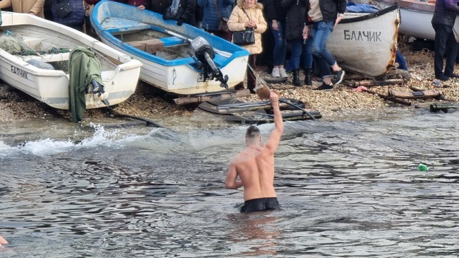 В Каварна и Балчик ще се проведат традиционни ритуали по хвърляне на светия кръст за Богоявление