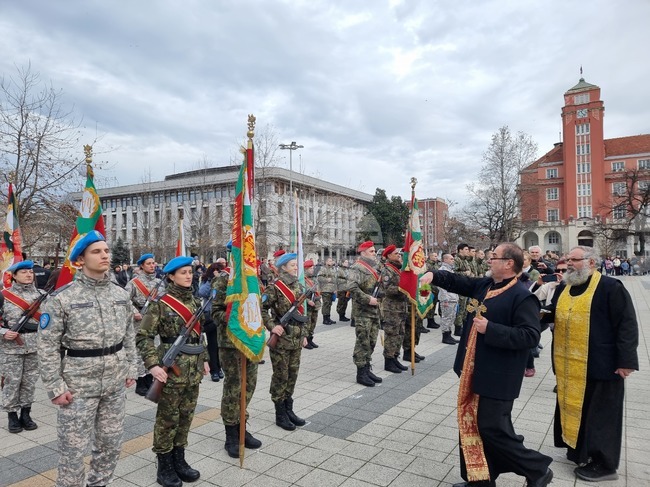 Плевен - Богоявленски водосвет - бойни знамена