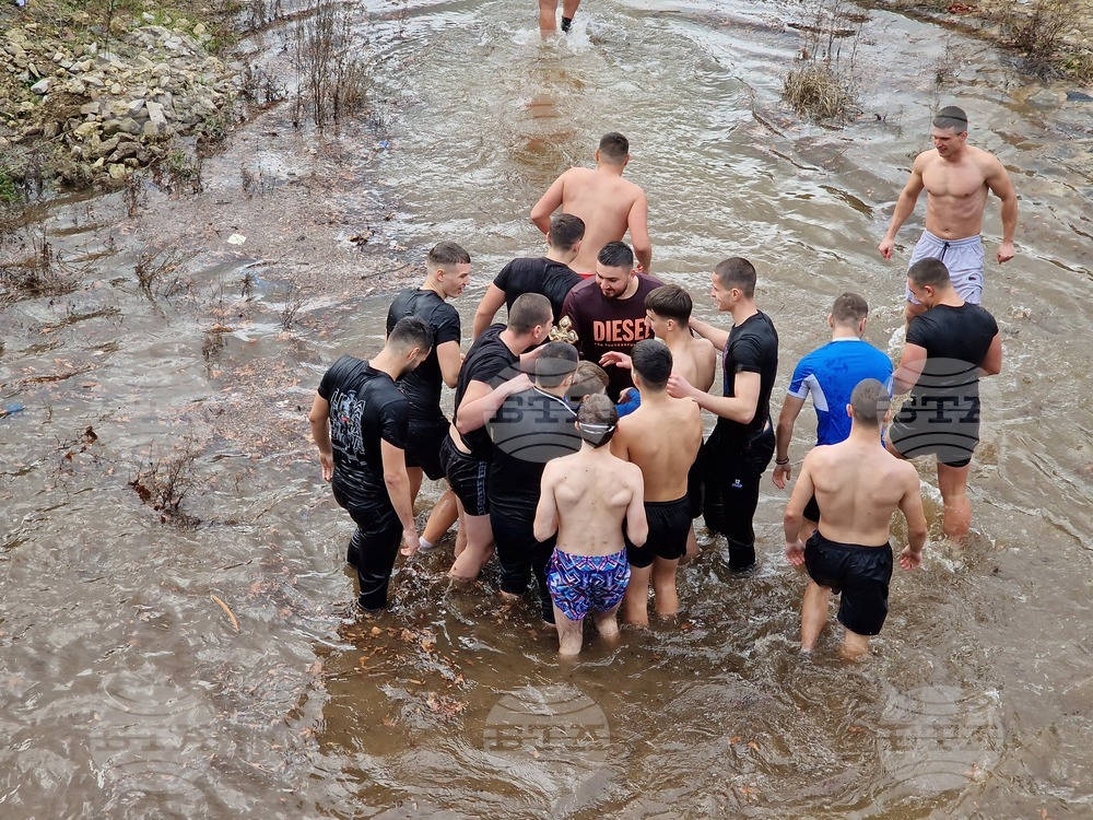 Ритуалът по хвърляне на богоявленския кръст в Петрич ще започне в 10:30 часа в квартал "Виздол"