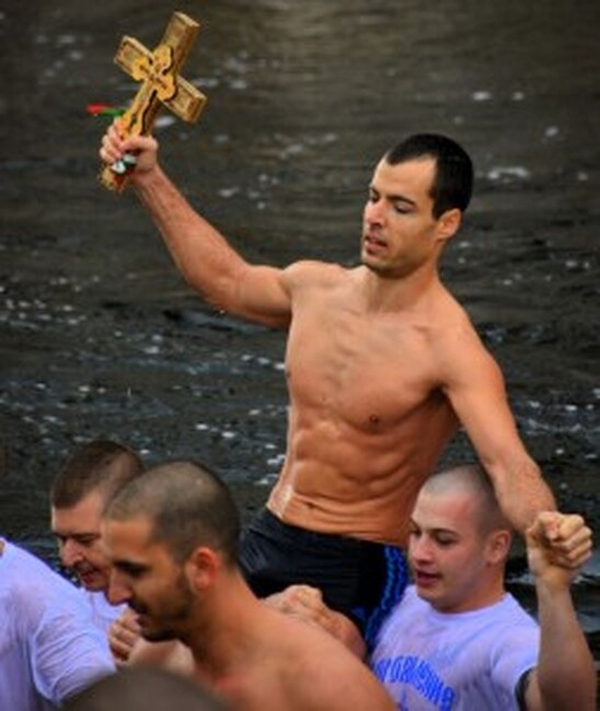 Община Асеновград: За шести път Мартин Пеев „Спаси“ кръста в Асеновград