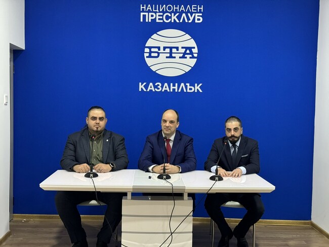 Призоваваме гражданите да бъдат бдителни по отношение на реставрацията на Паметника на свободата, заявиха от "Възраждане" в Казанлък
