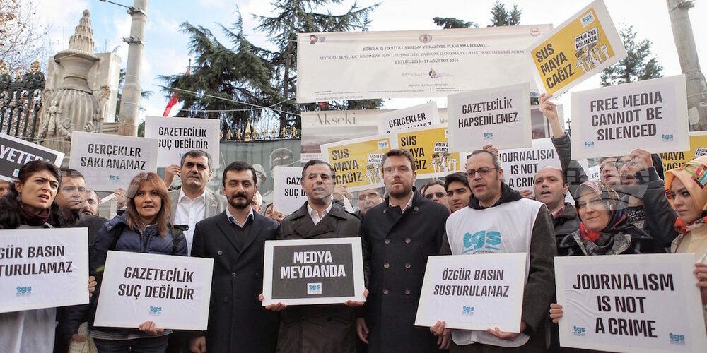 Journalists in Turkiye Are Subject to Low Pay, Political Pressure and Mobbing, Survey Finds