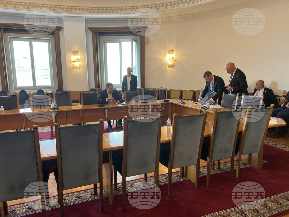 Заради липса на кворум заседанието на правната комисия се провали