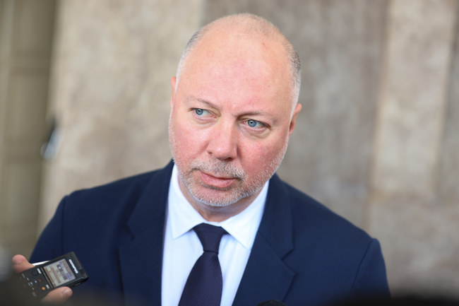 Росен Желязков ще поиска информация от Министерството на отбраната дали са били поканени депутатите на водосвета на Богоявление