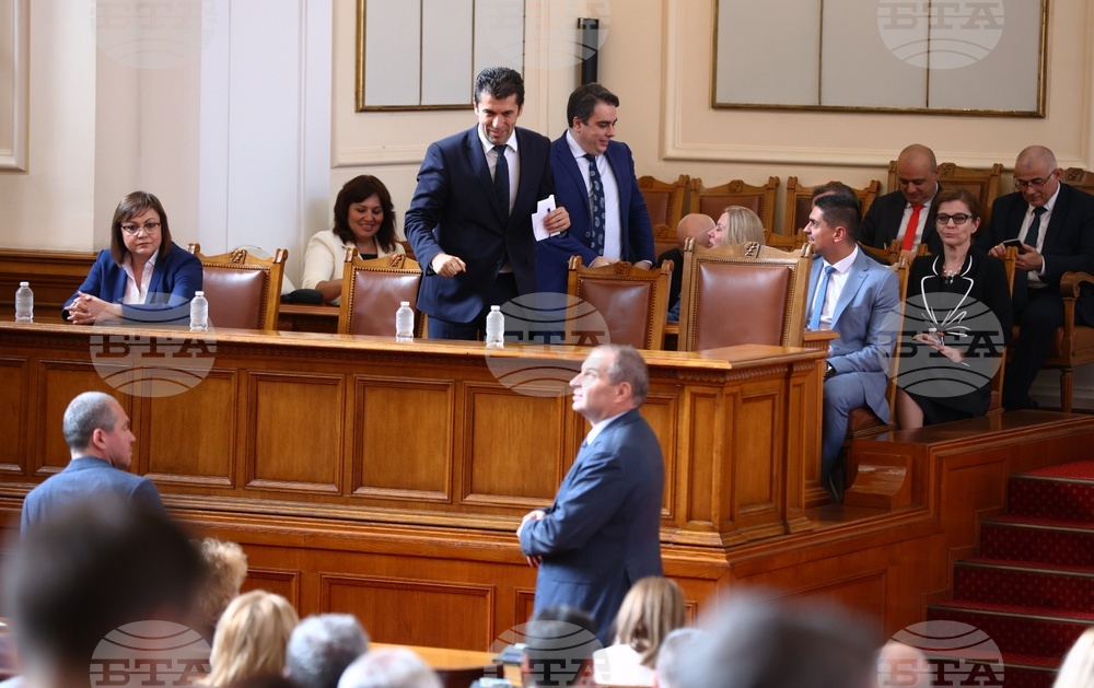 Парламент - извънредно заседание - вот на недоверие