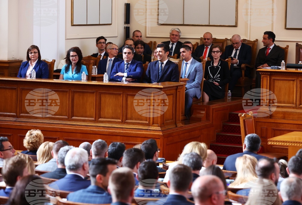 Парламент - извънредно заседание - вот на недоверие
