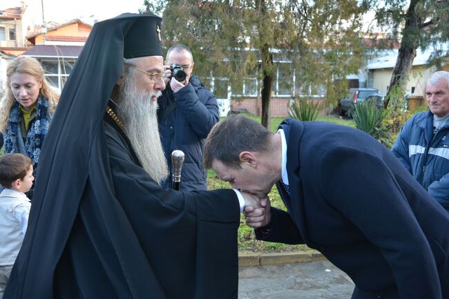 Община Хасково: Кметът Станислав Дечев посрещна Негово Високопреосвещенство в църквата „Успение Богородично“