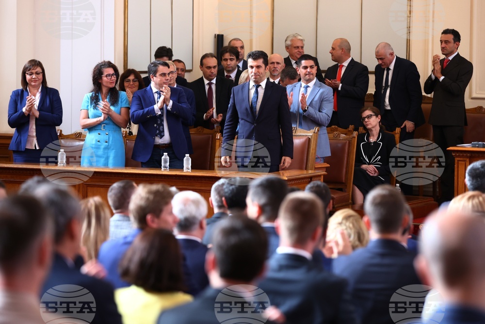 Парламент - извънредно заседание - вот на недоверие